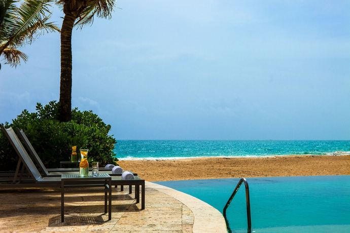 Imagen de la piscina del Hotel La Concha Renaissance San Juan Resort. Foto 12