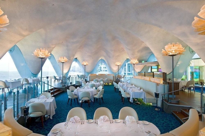 Imagen del bar/restaurante del Hotel La Concha Renaissance San Juan Resort. Foto 3