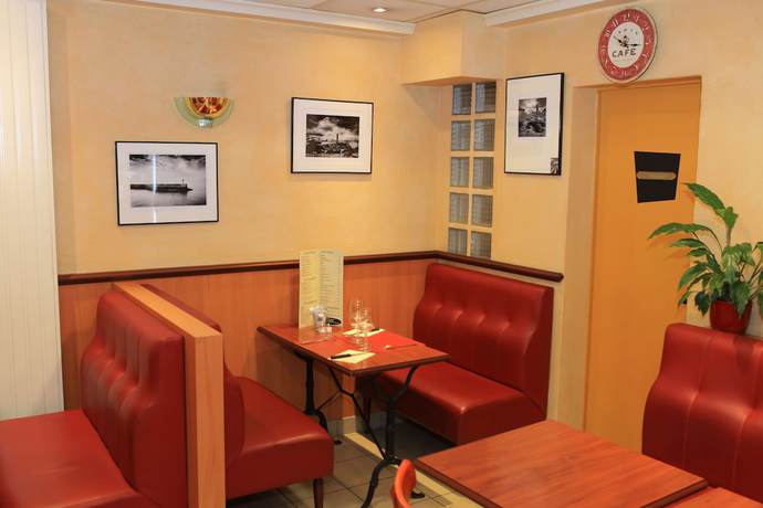 Imagen del bar/restaurante del Hotel La Consigne. Foto 6