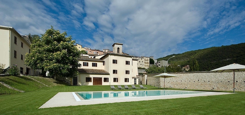 Imagen de la piscina del Hotel La Corte, Cascia. Foto 15