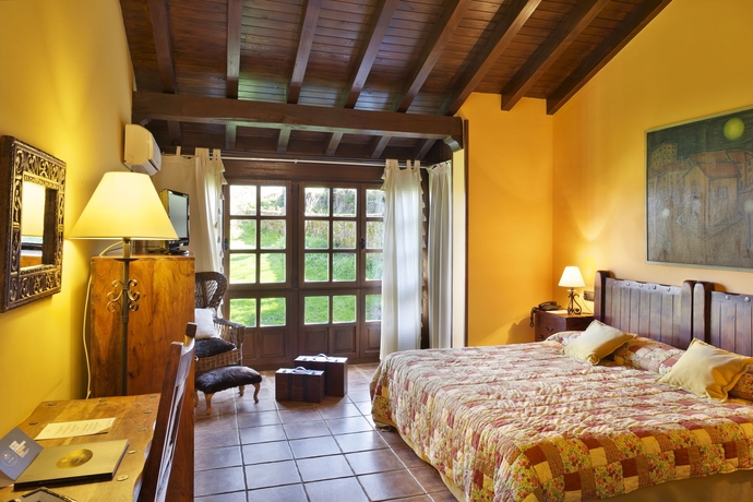 Imagen de la habitación del Hotel La Corte De Lugas. Foto 7