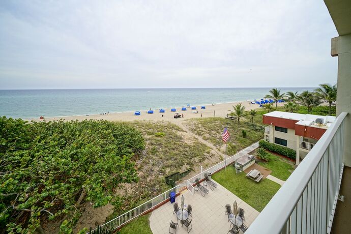 Imagen de la habitación del Hotel La Costa Beach Club. Foto 16