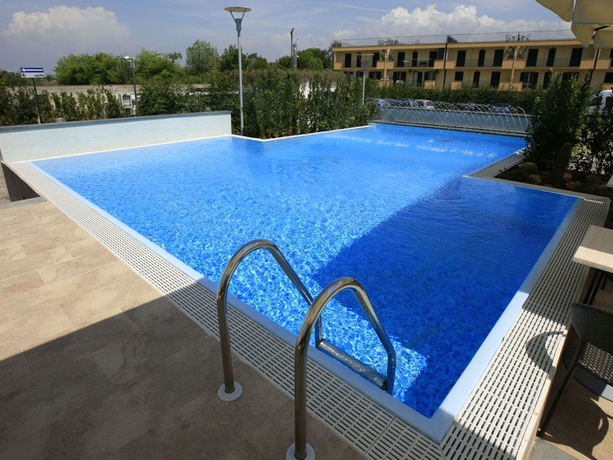 Imagen de la piscina del Hotel La Costiera. Foto 16