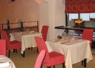 Imagen del bar/restaurante del Hotel La Cour du Roy. Foto 4