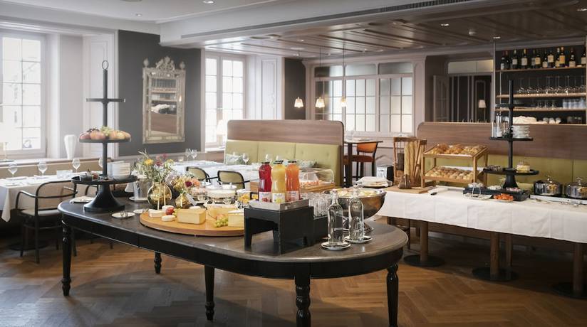 Imagen del bar/restaurante del Hotel La Couronne Atelier Dependance. Foto 5