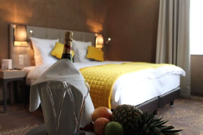 Imagen de la habitación del Hotel La Couronne. Foto 6