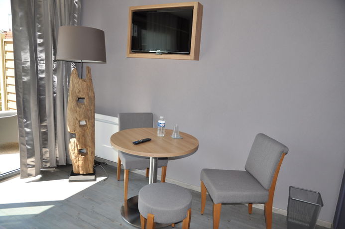 Imagen del bar/restaurante del Hotel La Cremaill&egrave;re, Courseulles-sur-Mer. Foto 5