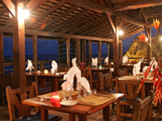 Imagen del bar/restaurante del Hotel La Creole Beach and Spa. Foto 5