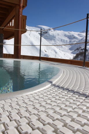 Imagen de los exteriores del Hotel La Cresta Chalet. Foto 13