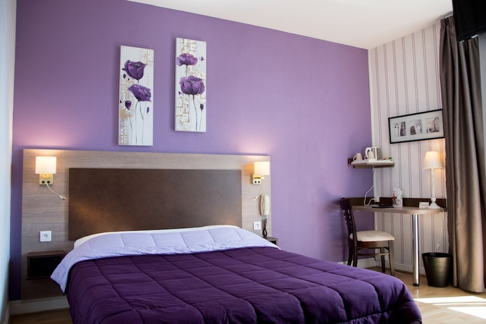 Imagen de la habitación del Hotel La Croix Blanche, Tarbes. Foto 4