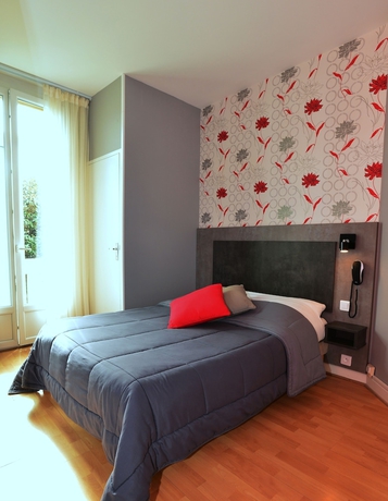 Imagen de la habitación del Hotel La Croix Blanche, Tarbes. Foto 5