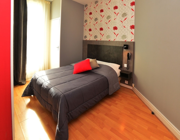 Imagen de la habitación del Hotel La Croix Blanche, Tarbes. Foto 12