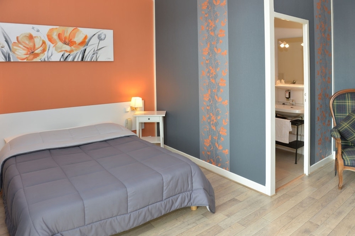 Imagen de la habitación del Hotel La Croix Blanche, Tarbes. Foto 13