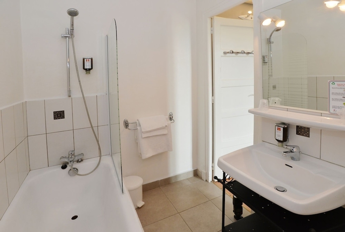 Imagen de la habitación del Hotel La Croix Blanche, Tarbes. Foto 17