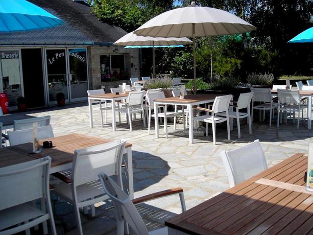 Imagen del bar/restaurante del Hotel La Croix Du Sud, Le Tour du parc. Foto 2