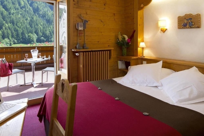 Imagen de la habitación del Hotel La Croix Saint Maurice. Foto 3