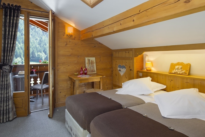 Imagen de la habitación del Hotel La Croix Saint Maurice. Foto 7
