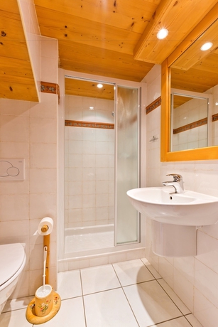 Imagen de la habitación del Hotel La Croix Saint Maurice. Foto 11