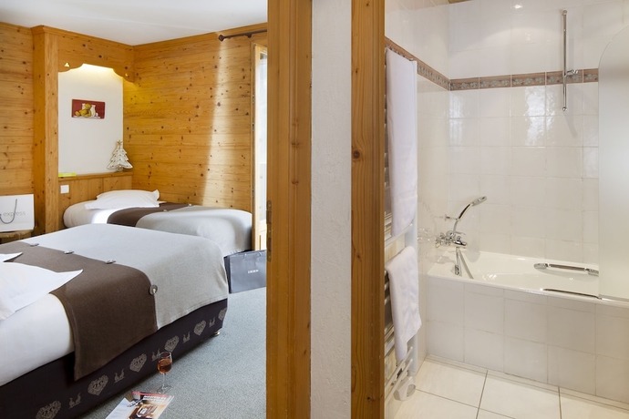 Imagen de la habitación del Hotel La Croix Saint Maurice. Foto 12
