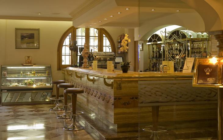 Imagen del bar/restaurante del Hotel La Cueva Park. Foto 2