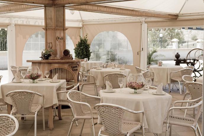 Imagen del bar/restaurante del Hotel La Cueva Park. Foto 4