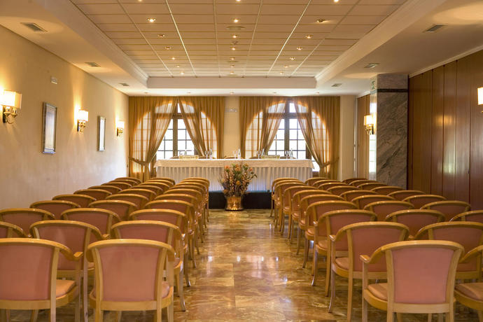 Imagen de los interiores del Hotel La Cueva Park. Foto 15