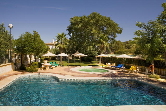 Imagen de la piscina del Hotel La Cueva Park. Foto 16