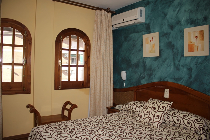 Imagen de la habitación del Hotel La Curva. Foto 7