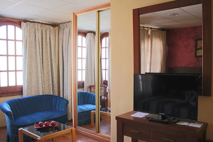 Imagen de la habitación del Hotel La Curva. Foto 8