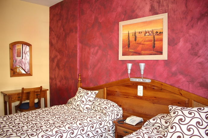 Imagen de la habitación del Hotel La Curva. Foto 9