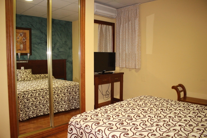 Imagen de la habitación del Hotel La Curva. Foto 12