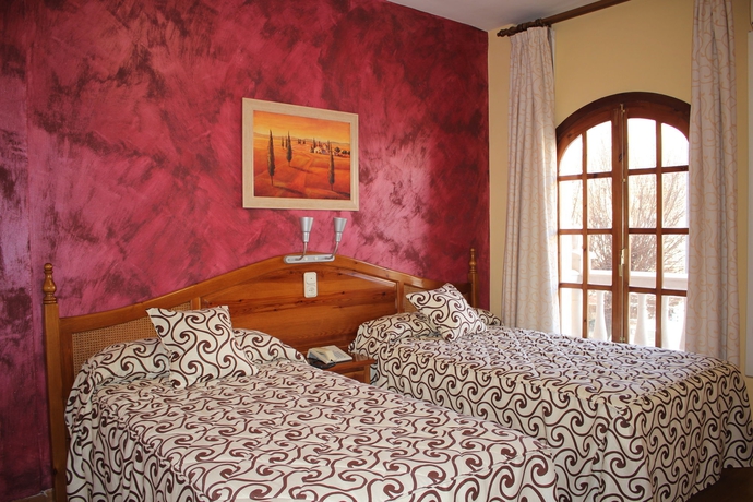 Imagen de la habitación del Hotel La Curva. Foto 14