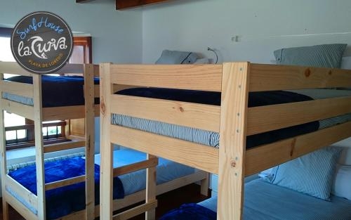 Imagen general del Hotel La Curva Surfhouse - Hostel. Foto 4