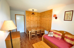 Imagen de la habitación del Hotel La Dame Blanche Le Parc Aux Etoiles. Foto 2