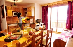 Imagen de la habitación del Hotel La Dame Blanche Le Parc Aux Etoiles. Foto 3