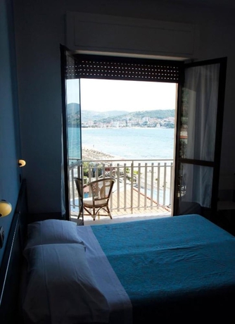 Imagen de la habitación del Hotel La Darsena, Agropoli. Foto 2