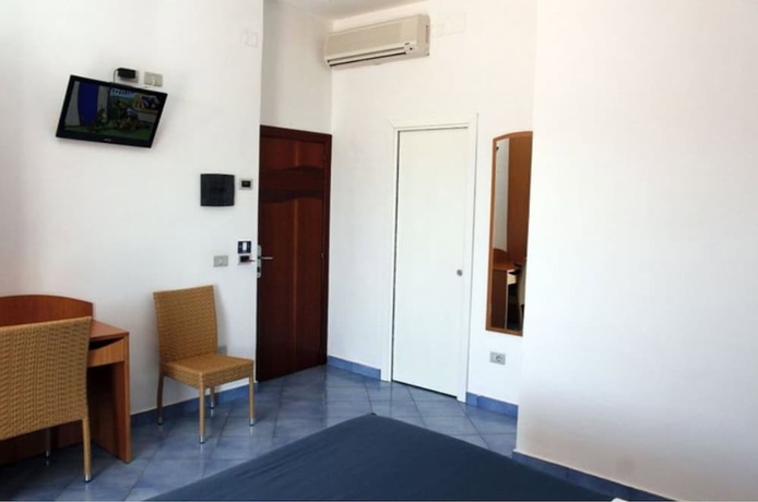 Imagen de la habitación del Hotel La Darsena, Agropoli. Foto 3
