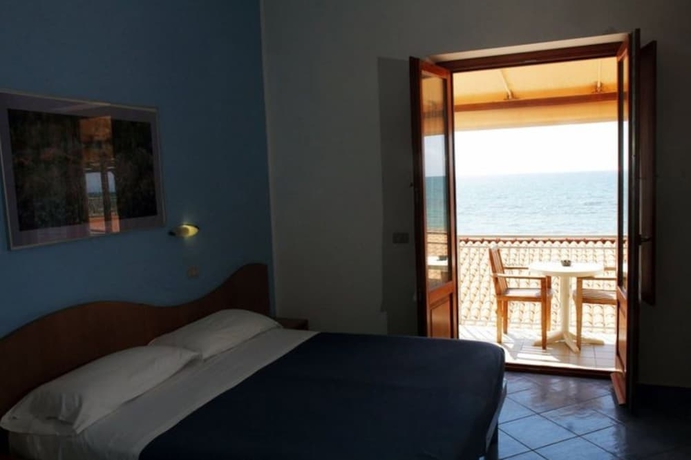 Imagen de la habitación del Hotel La Darsena, Agropoli. Foto 4