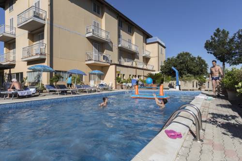 Imagen de la piscina del Hotel La Darsena, Passignano Sul Trasimeno. Foto 11