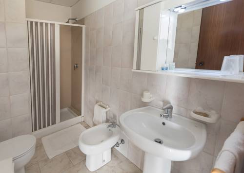 Imagen de la habitación del Hotel La Darsena, Passignano Sul Trasimeno. Foto 2