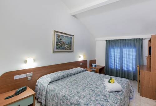 Imagen de la habitación del Hotel La Darsena, Passignano Sul Trasimeno. Foto 8