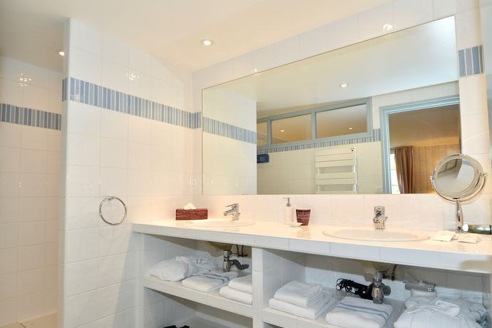 Imagen de la habitación del Hotel La D&eacute;sirade - H&ocirc;tel, Spa et Restaurant. Foto 11