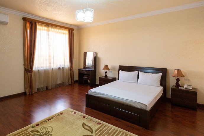 Imagen de la habitación del Hotel La Defense Yerevan. Foto 18