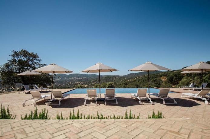 Imagen de la piscina del Hotel La Dehesa de Don Pedro. Foto 19