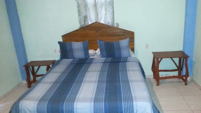 Imagen de la habitación del Hotel La Delphina Bandb Bar and Grill. Foto 2