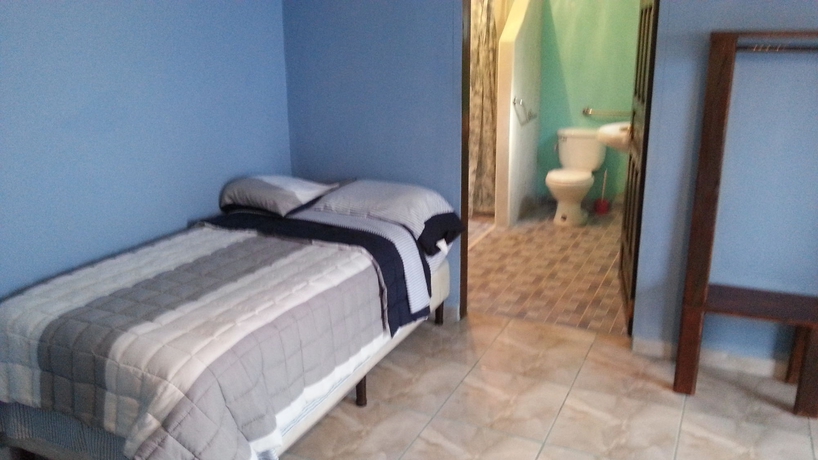 Imagen de la habitación del Hotel La Delphina Bandb Bar and Grill. Foto 4