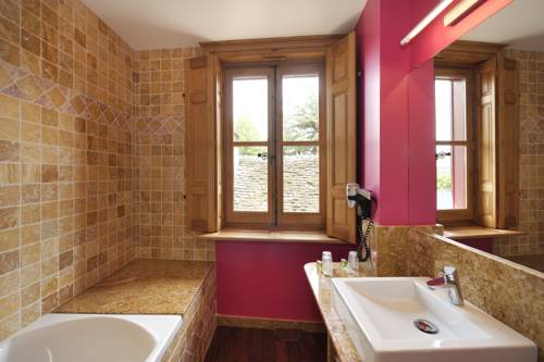 Imagen de la habitación del Hotel La Diligence, La Ferte-Saint-Cyr. Foto 7