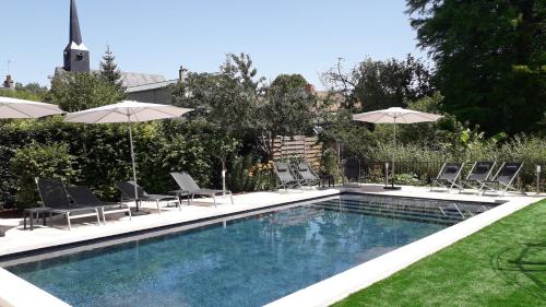 Imagen de la piscina del Hotel La Diligence, La Ferte-Saint-Cyr. Foto 15