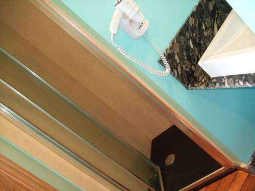 Imagen de la habitación del Hotel La Diligence, La Ferte-Saint-Cyr. Foto 11
