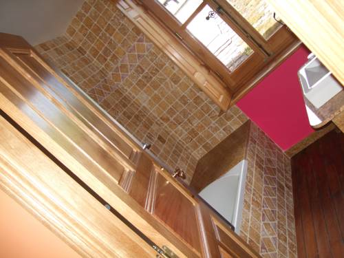 Imagen de la habitación del Hotel La Diligence, La Ferte-Saint-Cyr. Foto 12